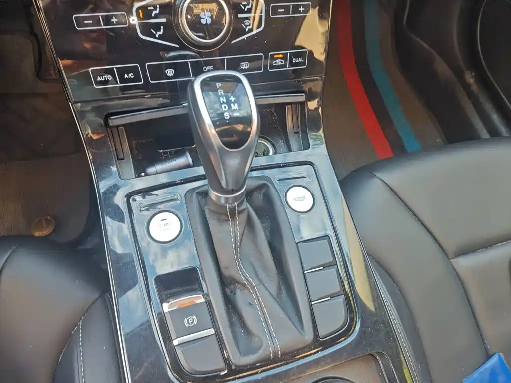 Hongqi Hongqi H5 — миниатюра 10