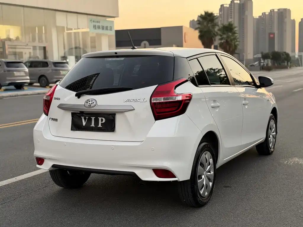 Toyota Yaris L — миниатюра 5