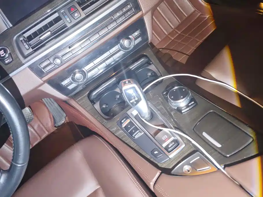 BMW 5 Series — миниатюра 16