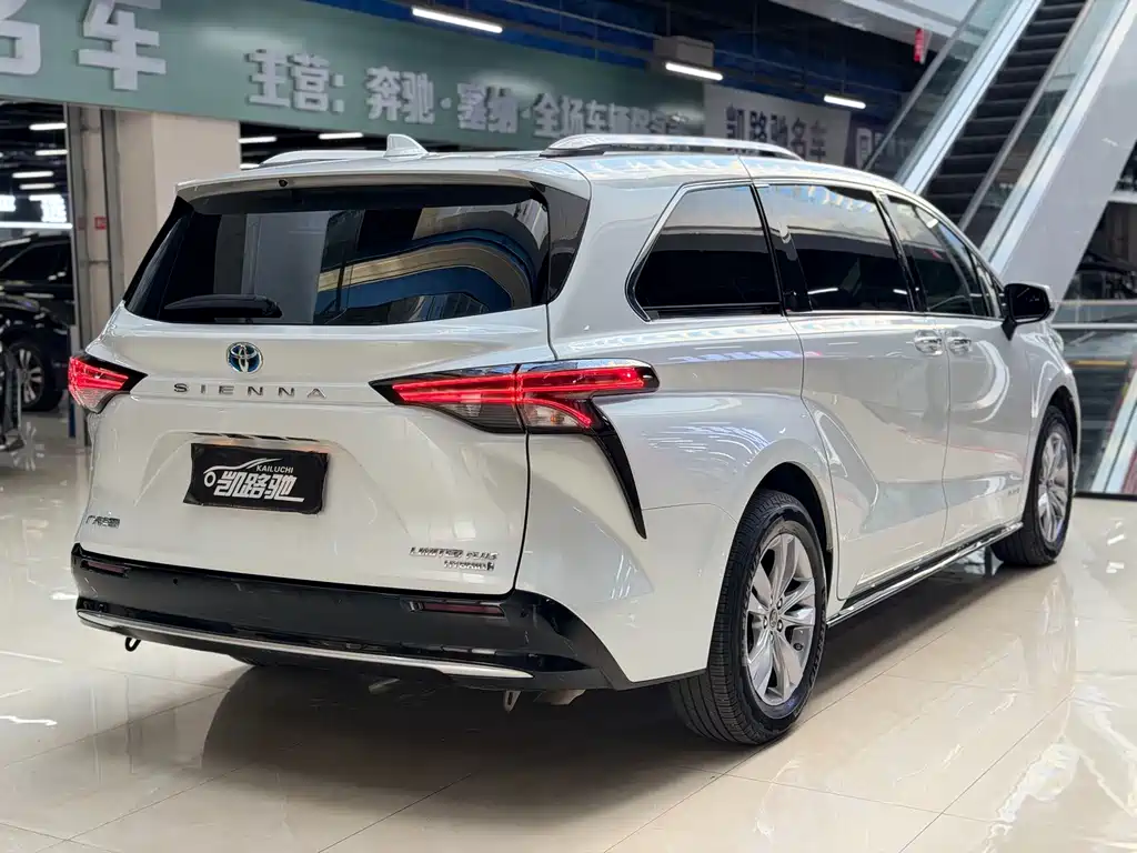 Toyota Sienna — миниатюра 16