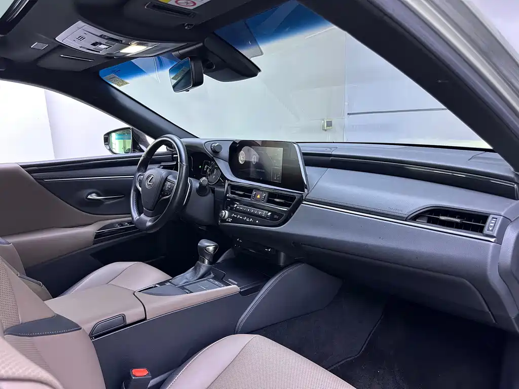 Lexus ES — миниатюра 11