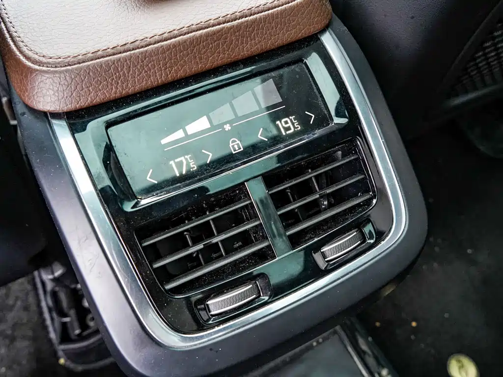 Volvo XC90 — миниатюра 18