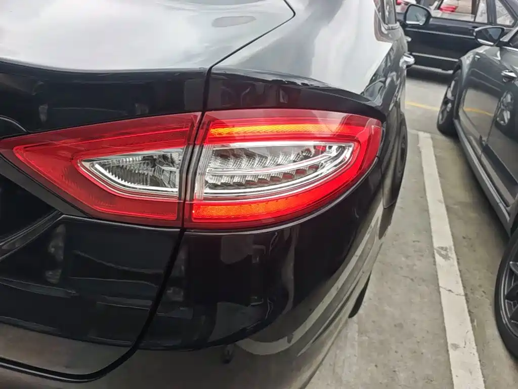 Ford Mondeo — миниатюра 8