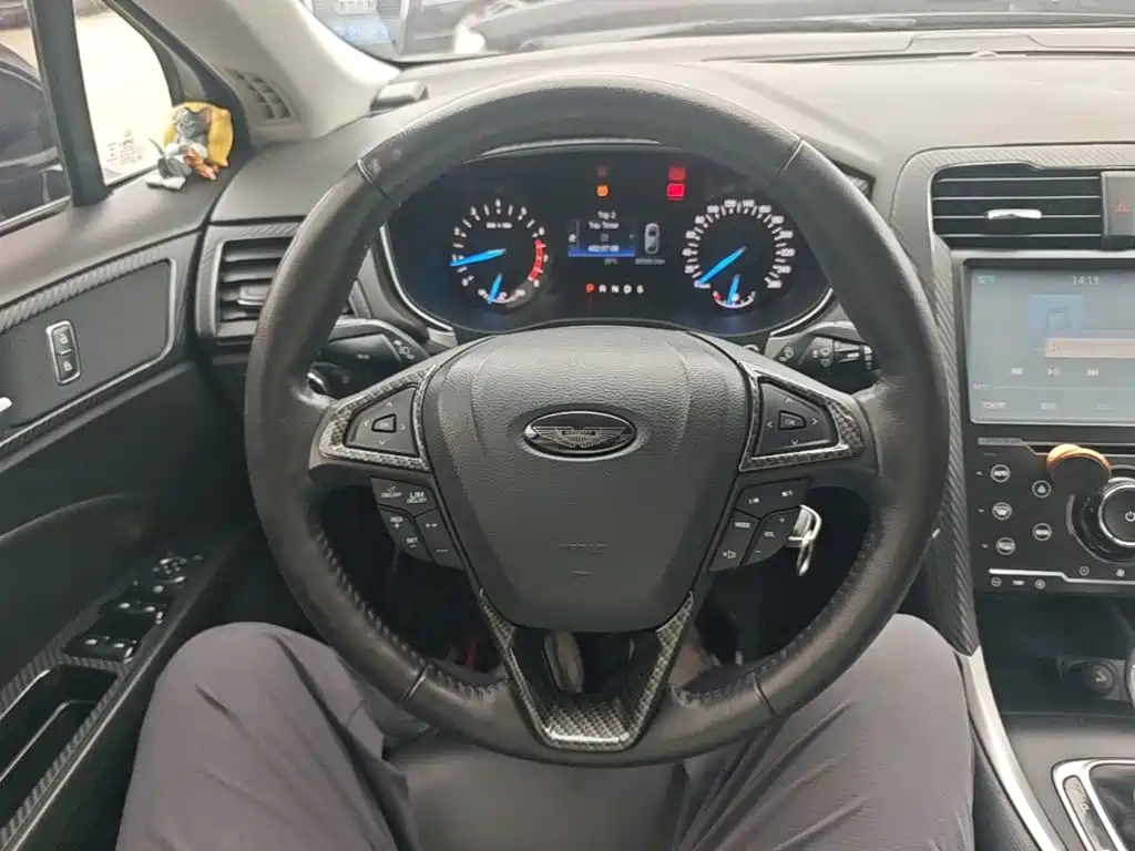 Ford Mondeo — миниатюра 11