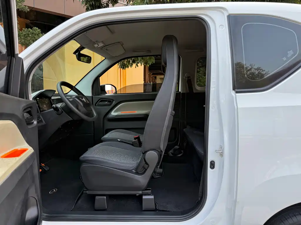 Wuling MINIEV — миниатюра 6