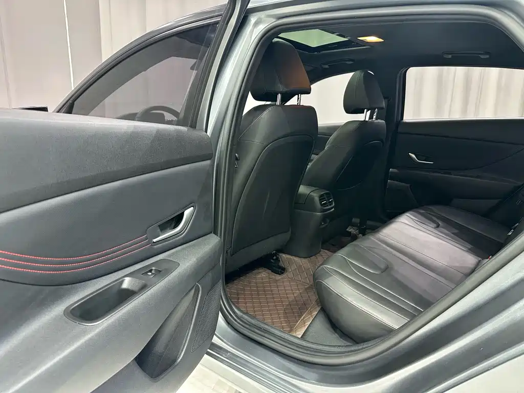 Hyundai Elantra — миниатюра 13