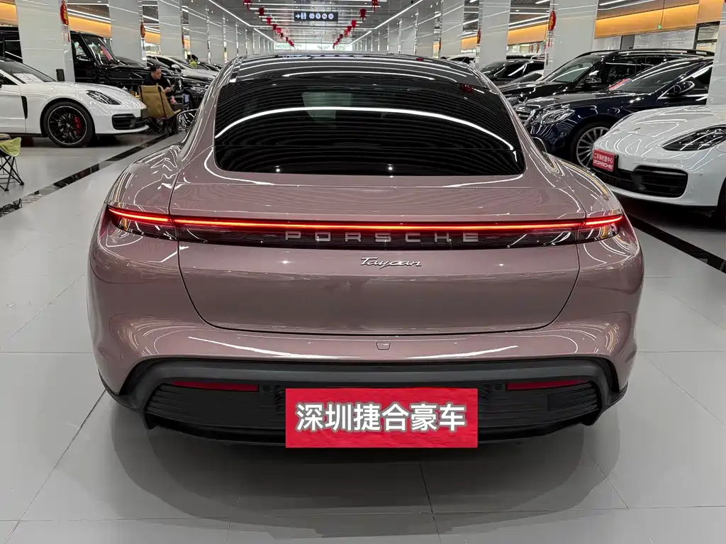 PORSCHE TAYCAN