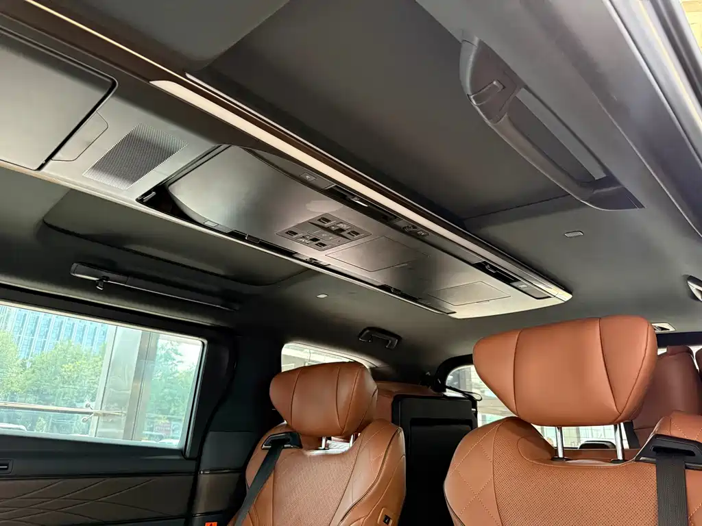 Toyota Alphard — миниатюра 10