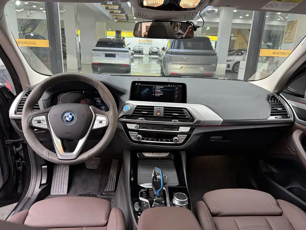 BMW iX3 — миниатюра 10