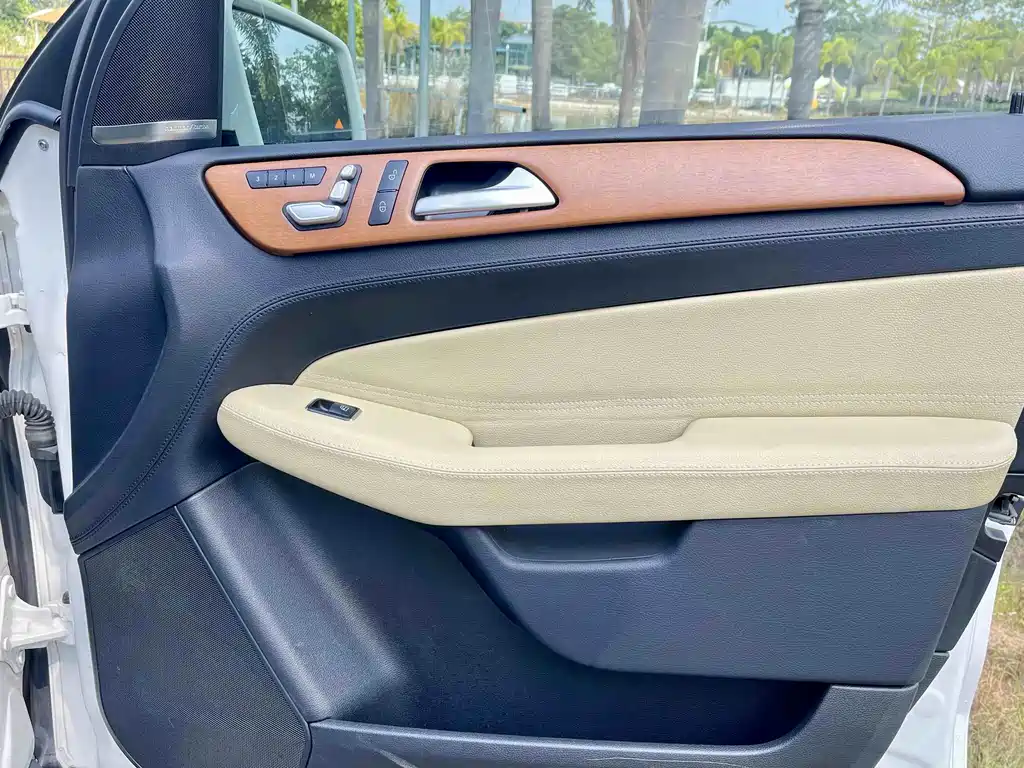 Mercedes-Benz GLE (Import) — миниатюра 13
