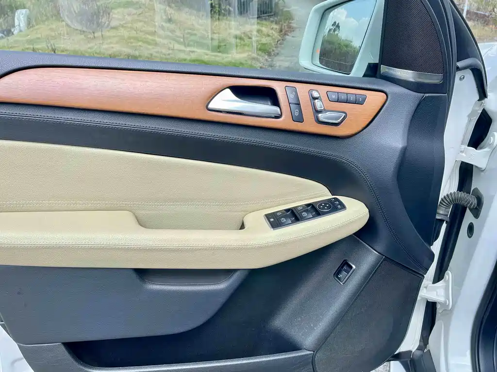 Mercedes-Benz GLE (Import) — миниатюра 22