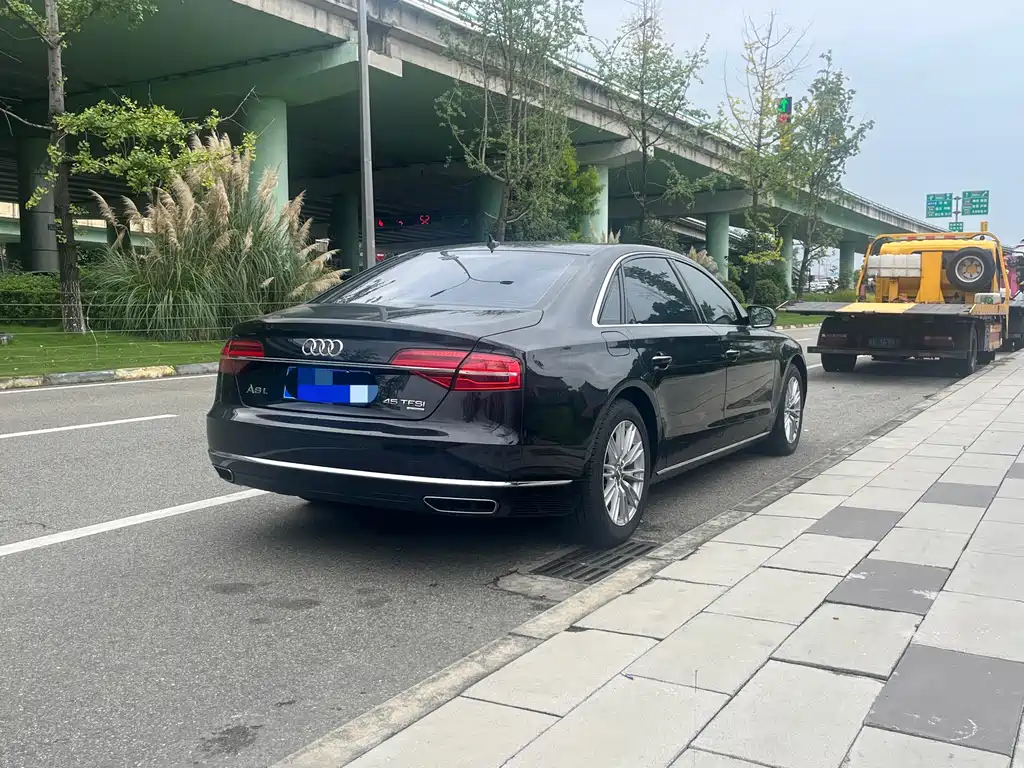 Audi A8 — миниатюра 7