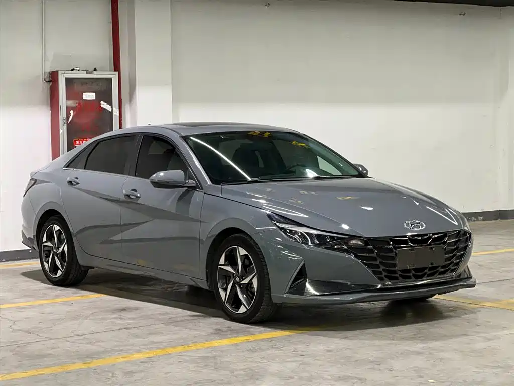 HYUNDAI ELANTRA