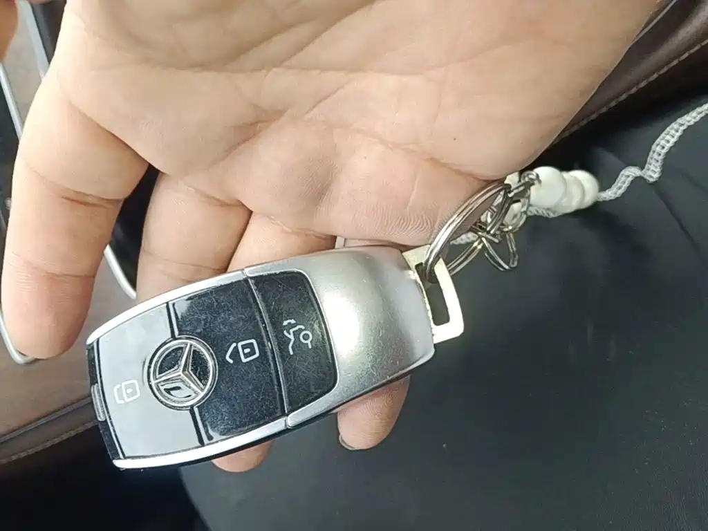 Mercedes-Benz E-Class — миниатюра 9