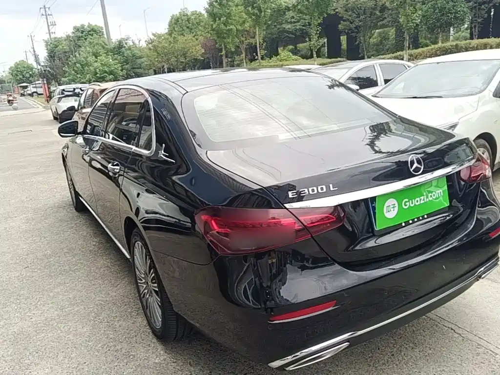Mercedes-Benz E-Class — миниатюра 5