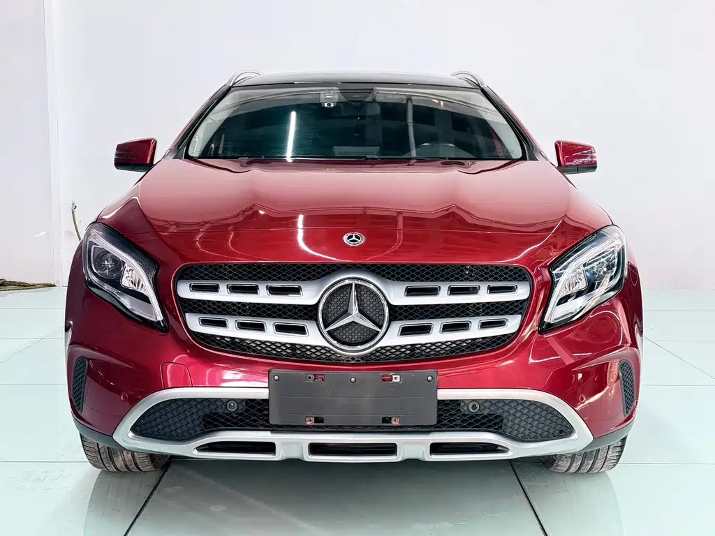 MERCEDES-BENZ GLA