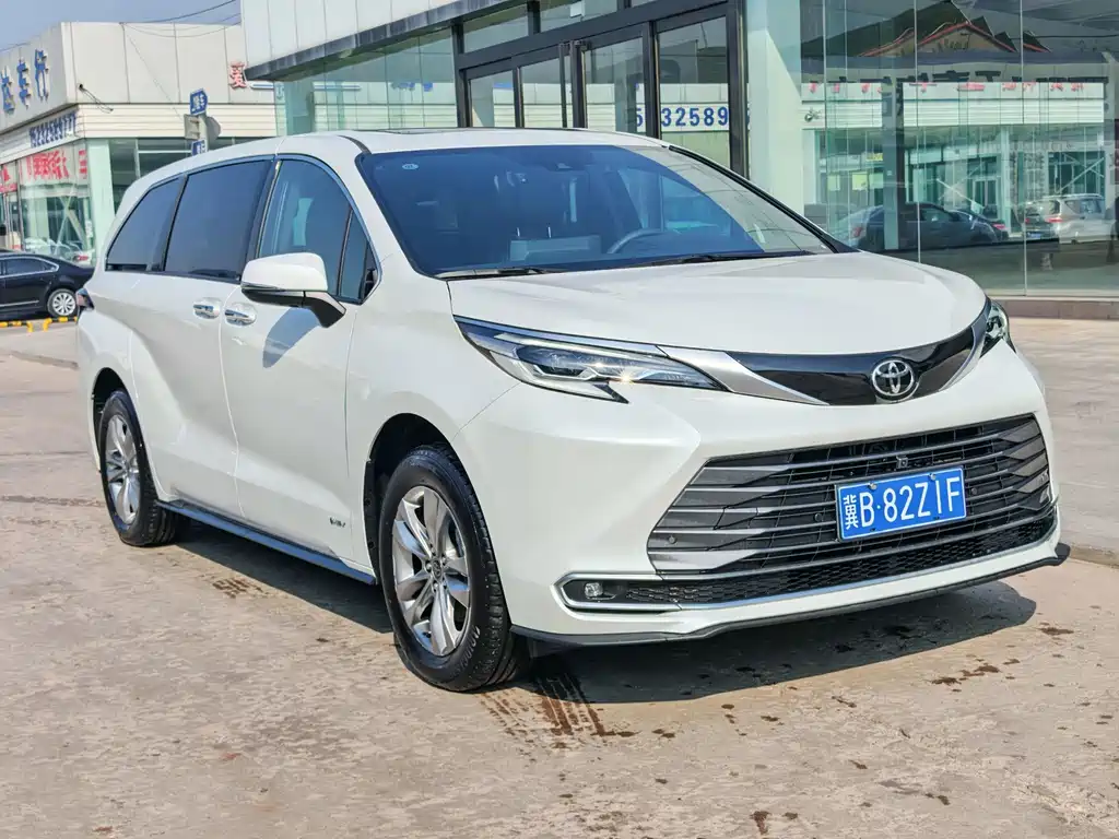 Toyota Sienna — миниатюра 2