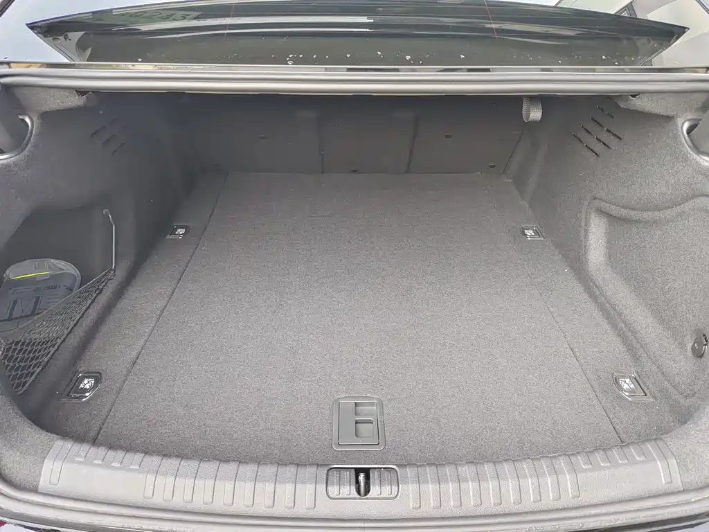 Audi A6L — миниатюра 8