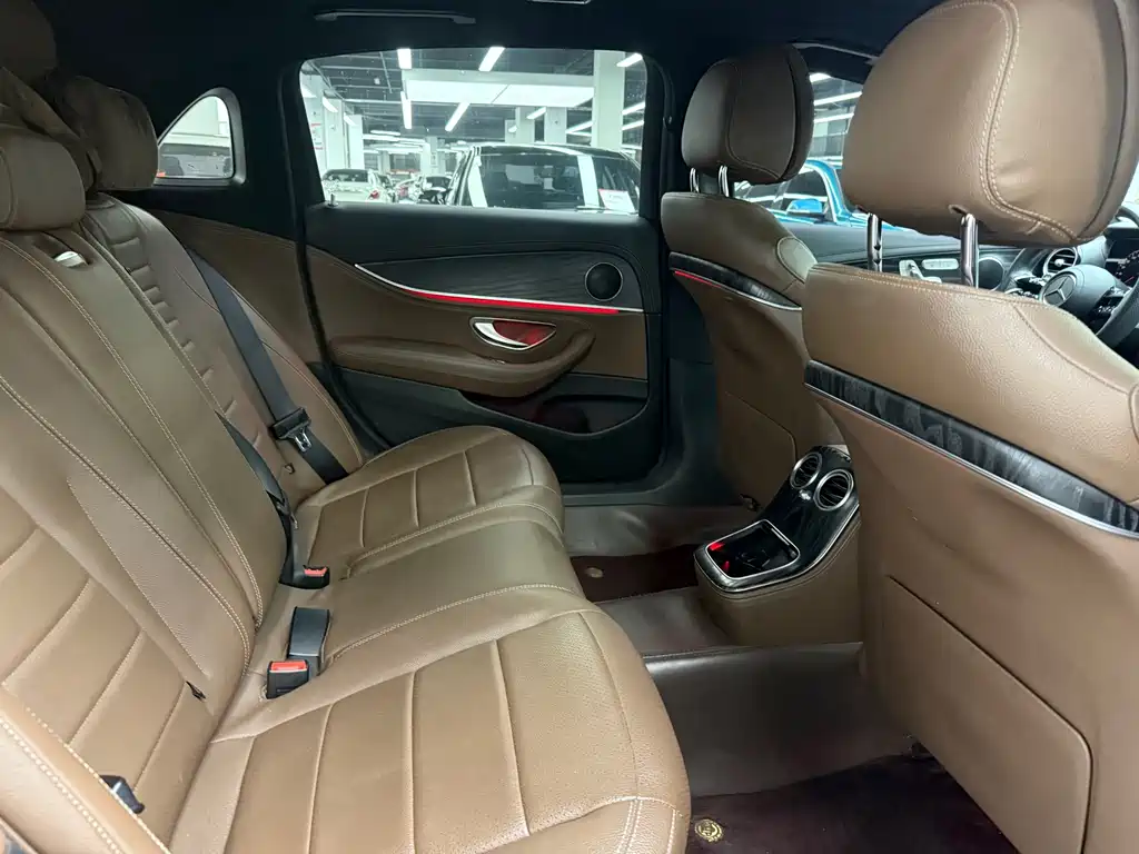 Mercedes-Benz E-Class — миниатюра 19