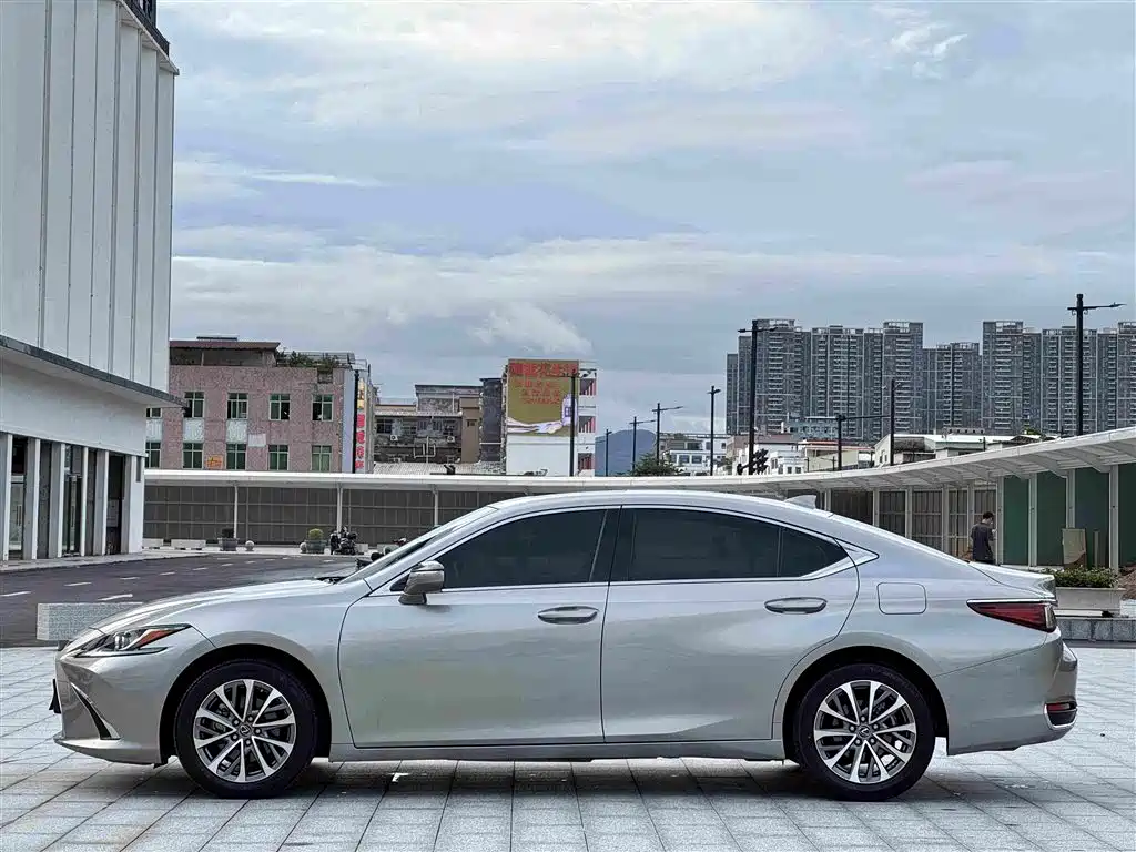 Lexus ES — миниатюра 24