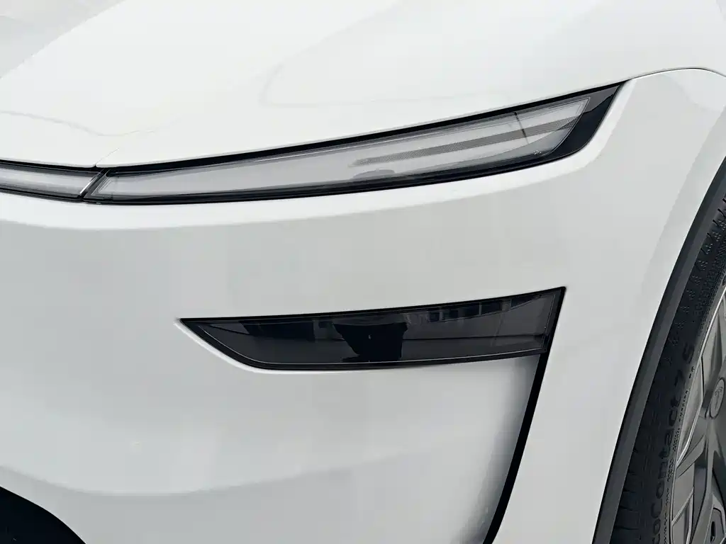 Tesla Model Y L — миниатюра 3