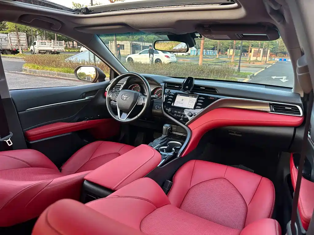 Toyota Camry — миниатюра 11