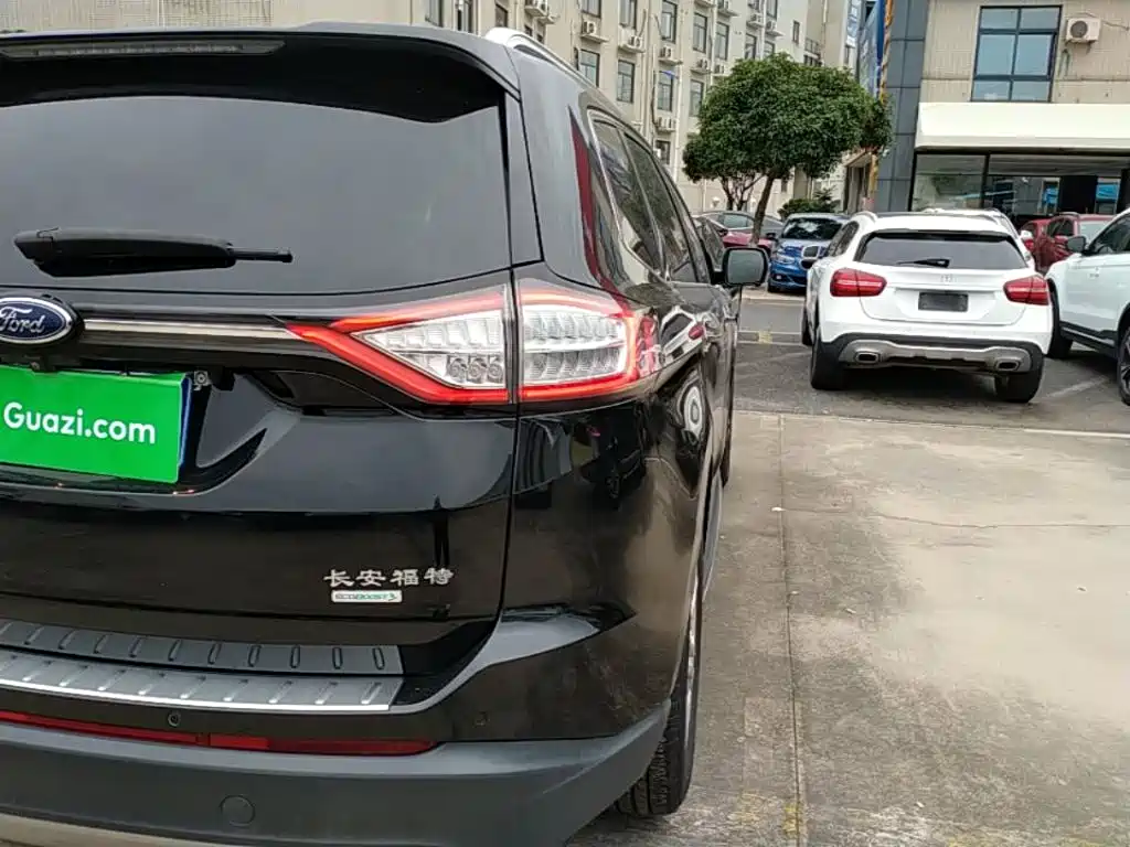 Ford Edge — миниатюра 8