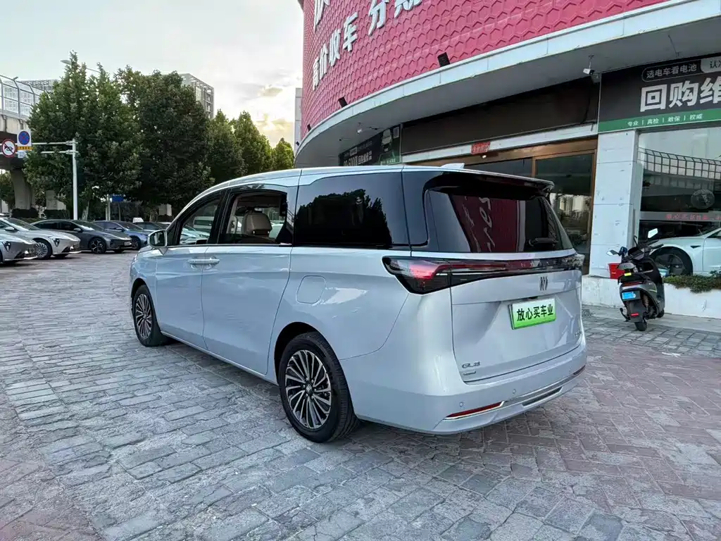Buick GL8 Hybrid — миниатюра 9