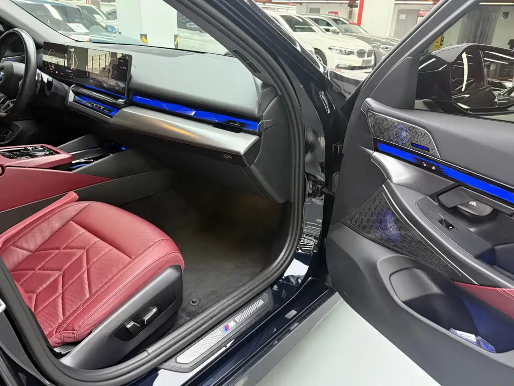 BMW 5 Series — миниатюра 20