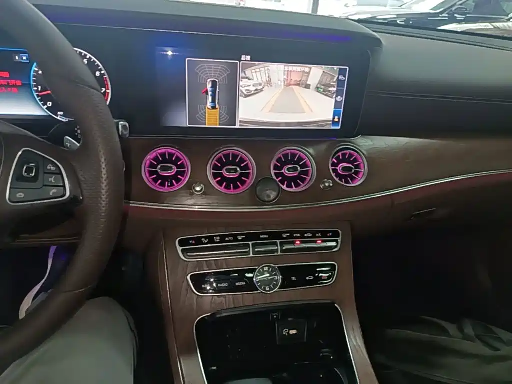 Mercedes-Benz E-Class — миниатюра 13