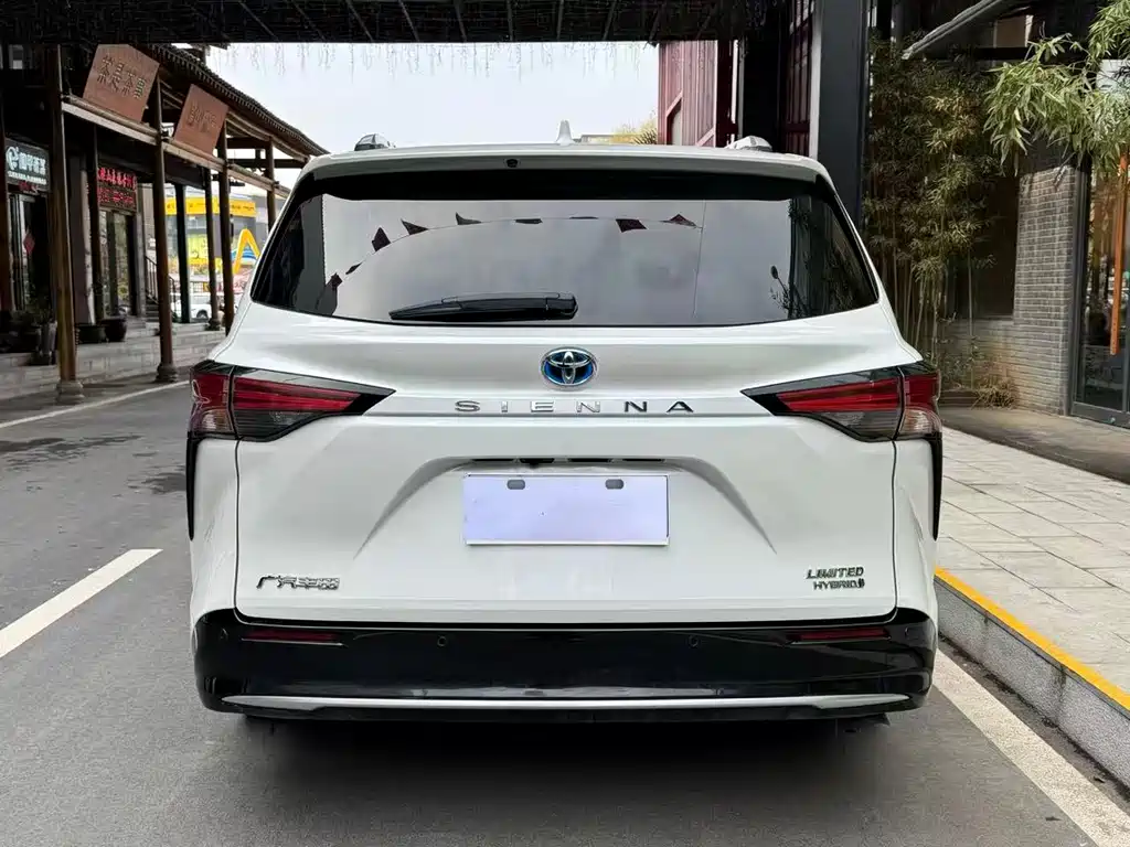 TOYOTA SIENNA