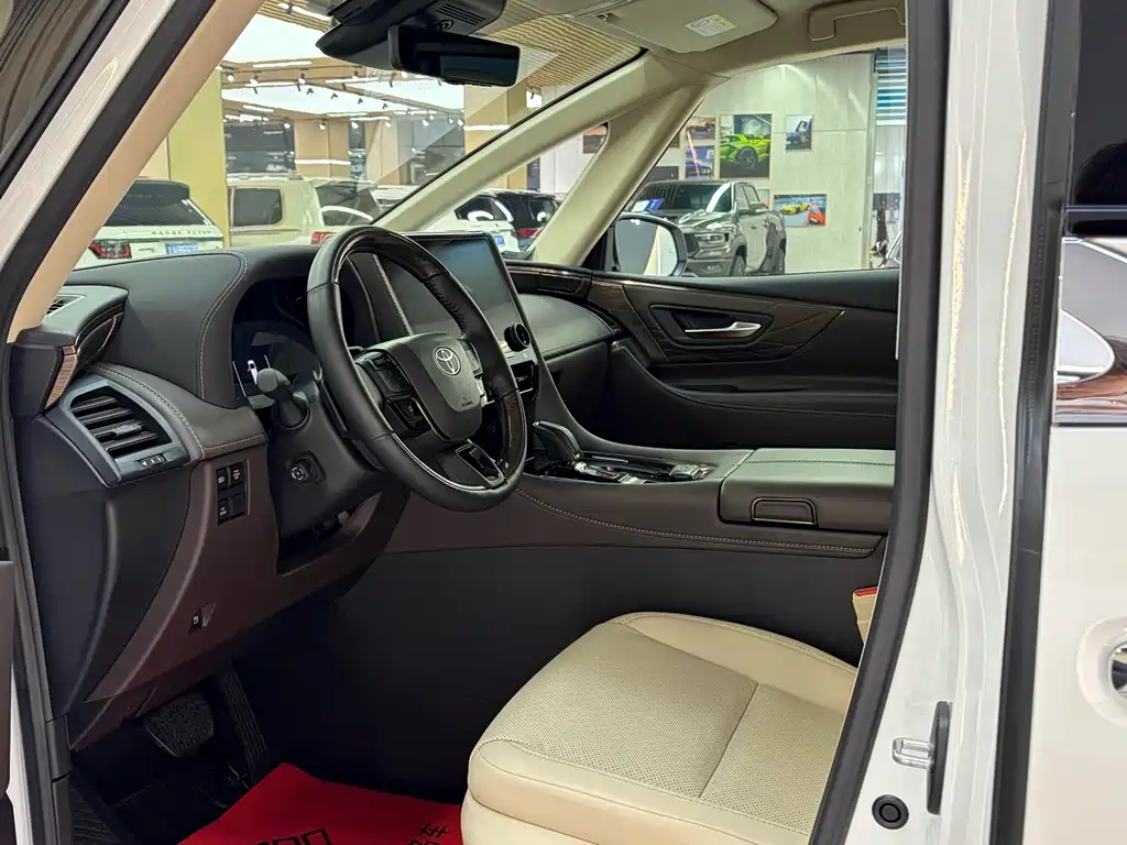 Toyota Alphard — миниатюра 16