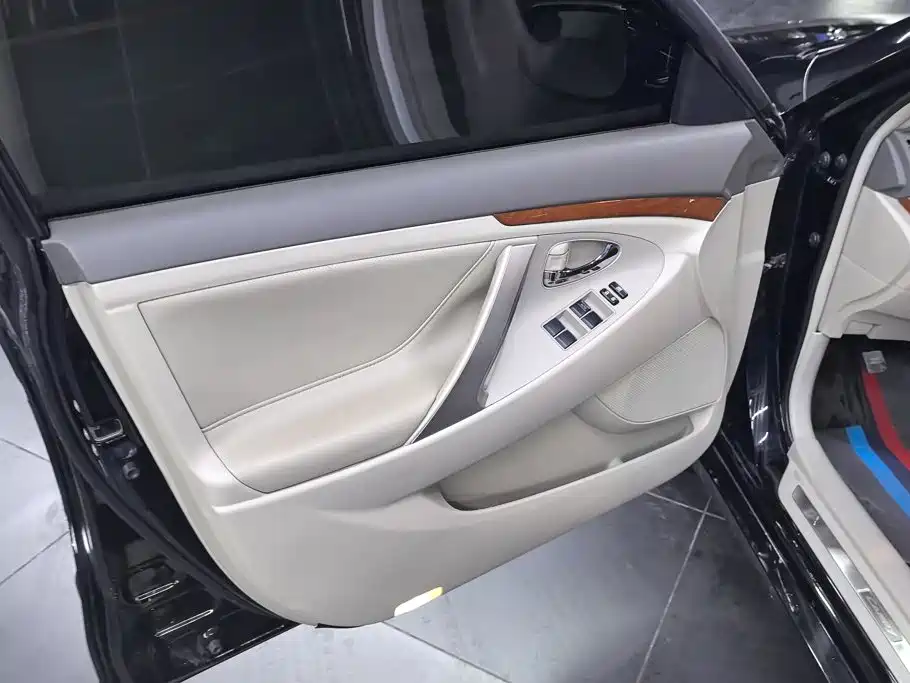 Toyota Camry — миниатюра 7