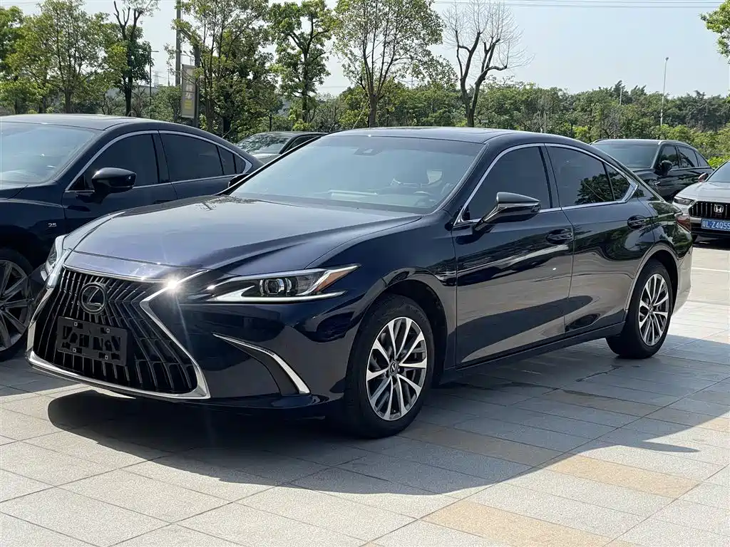 Lexus ES 2024