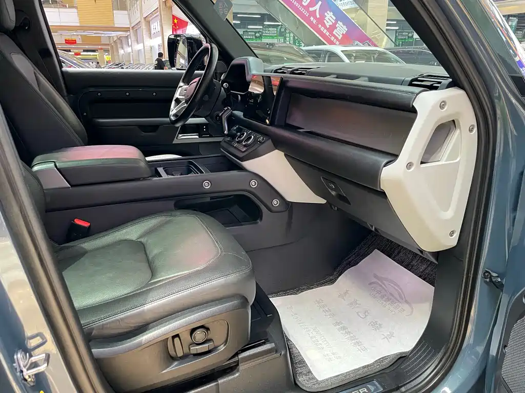 Land Rover Defender — миниатюра 8