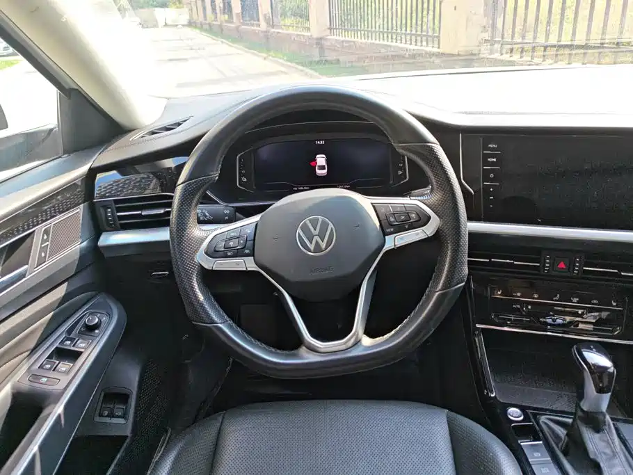 Volkswagen Passat PHEV — миниатюра 15