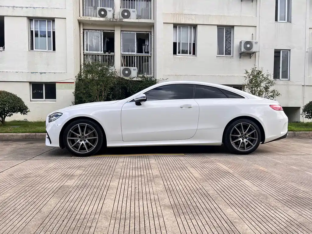 Mercedes-Benz E-Class (Import) — миниатюра 4