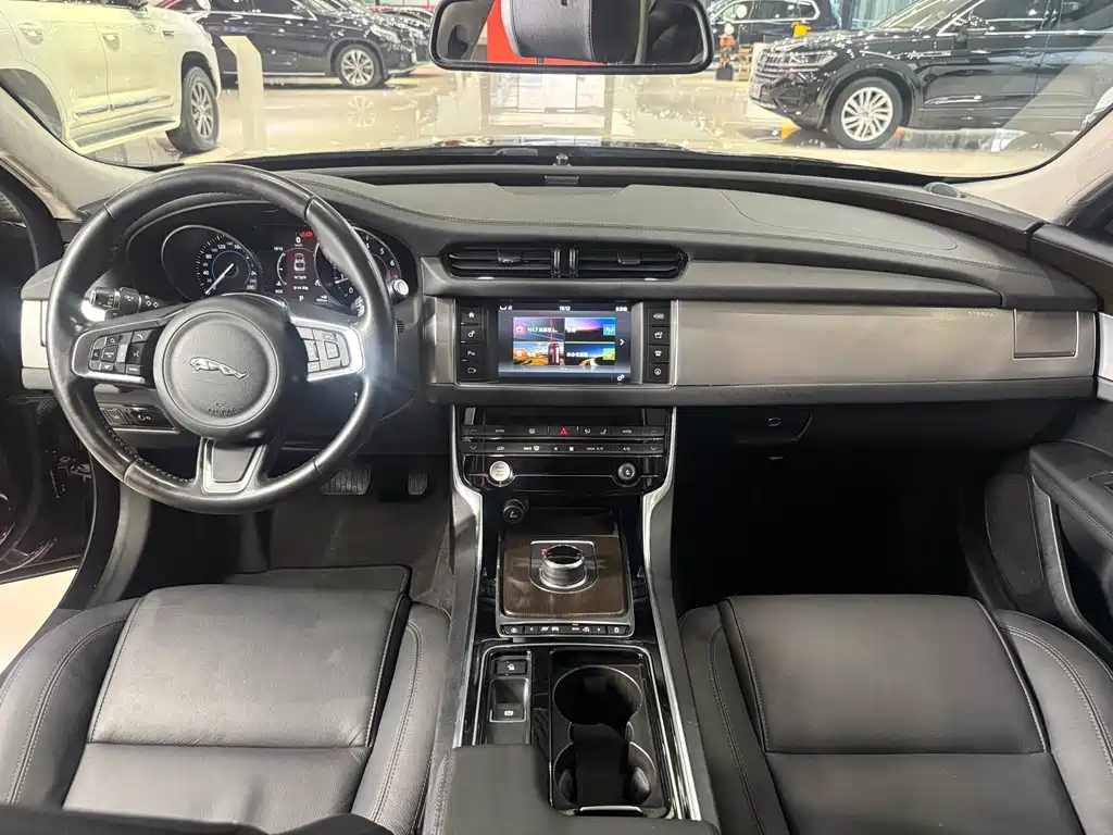 Jaguar XFL — миниатюра 18