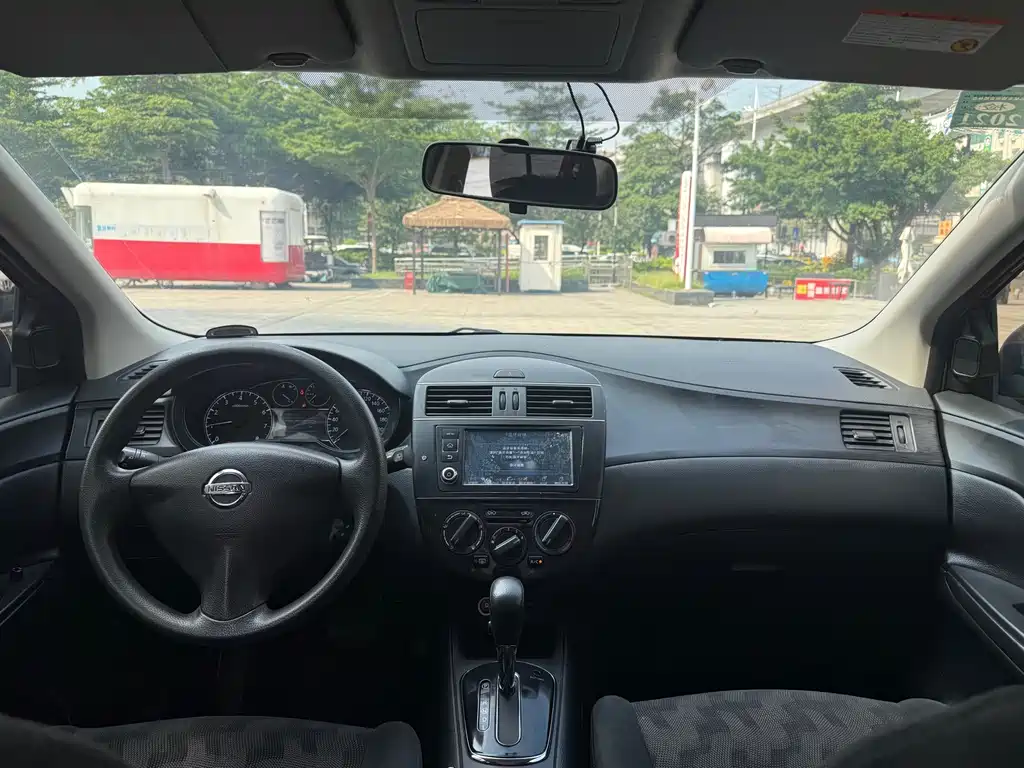 Nissan Tiida — миниатюра 8