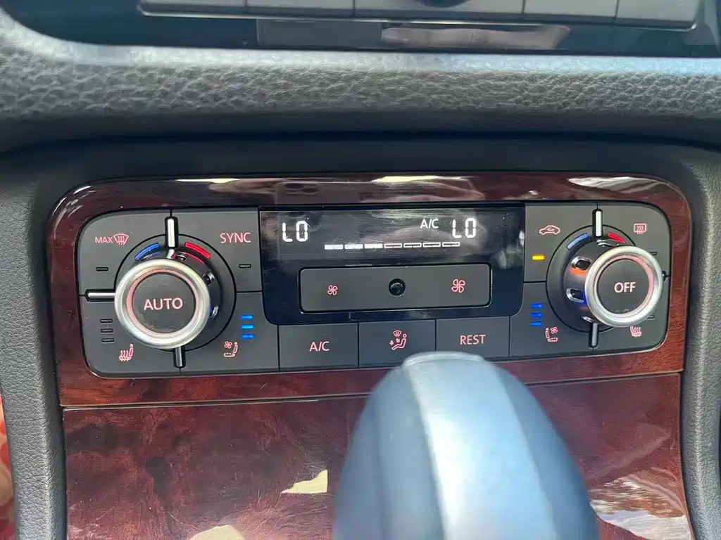 Volkswagen Touareg — миниатюра 15