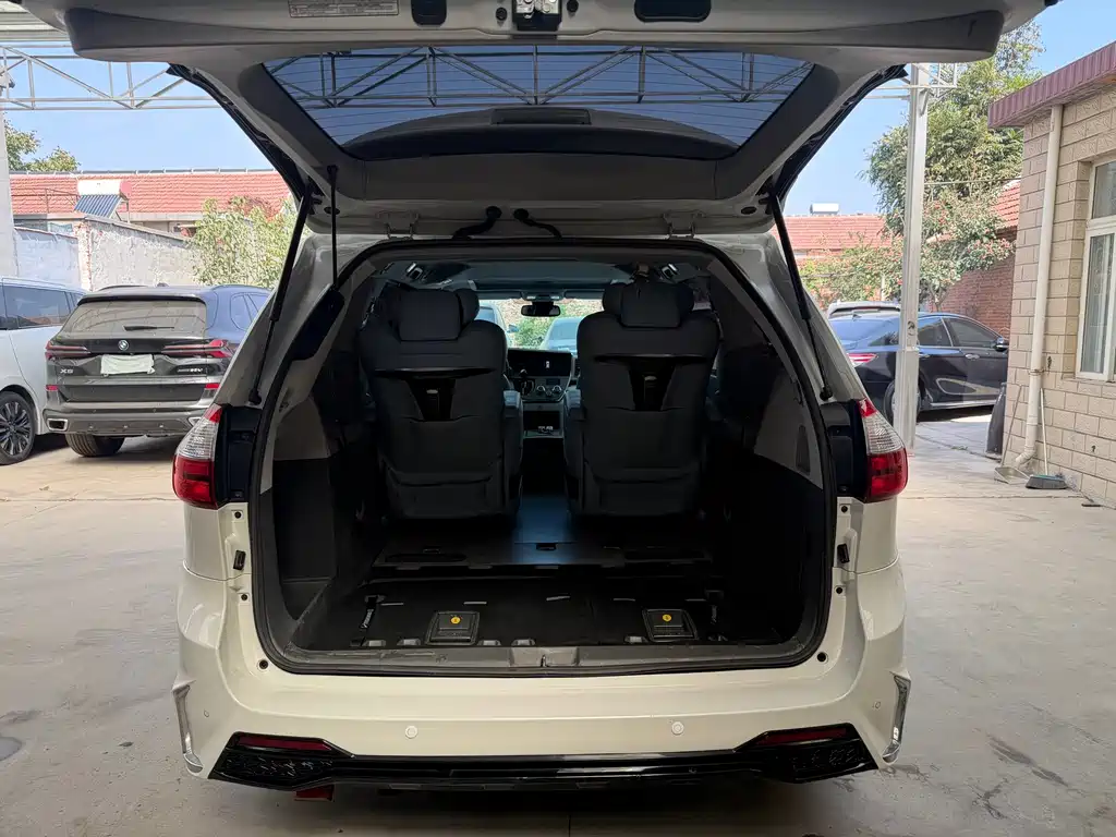 Toyota Sienna — миниатюра 15
