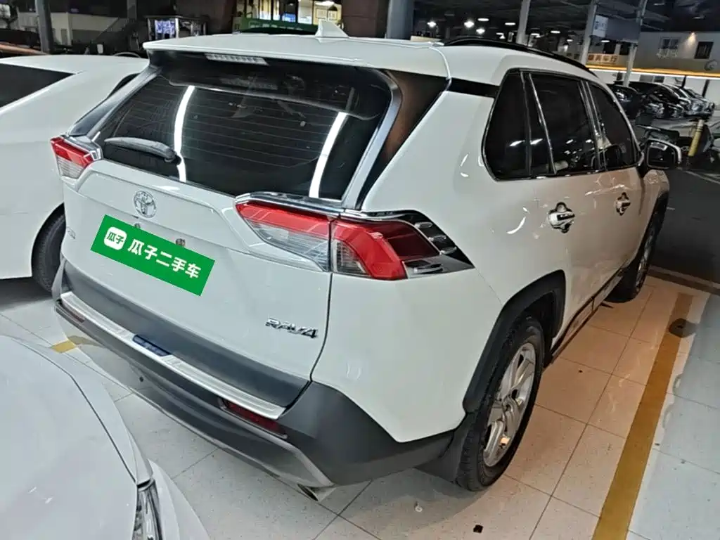 Toyota RAV4 — миниатюра 7