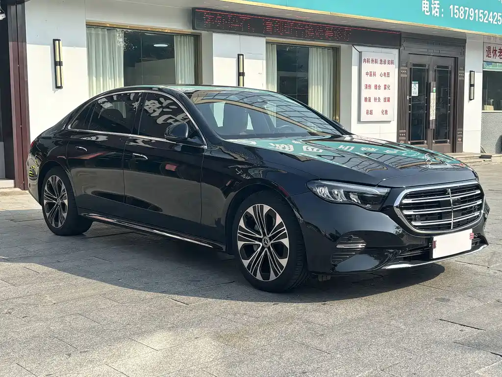 Mercedes-Benz E-Class — миниатюра 3