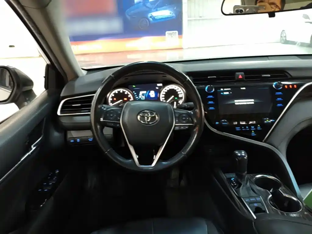 Toyota Camry — миниатюра 11