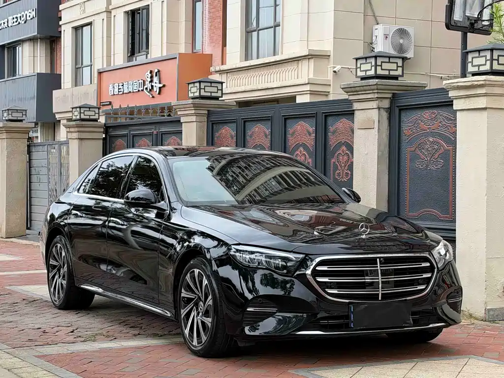 Mercedes-Benz E-Class — миниатюра 3