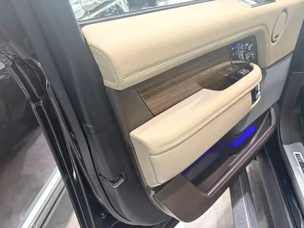 Land Rover Range Rover — миниатюра 7