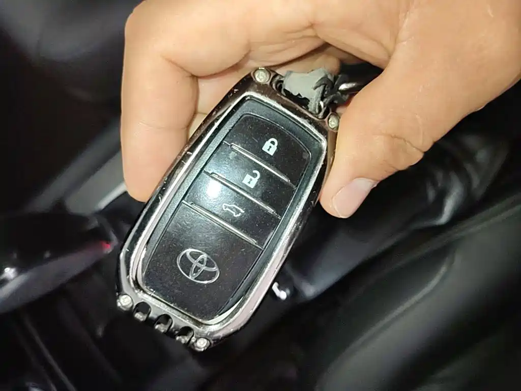 Toyota Land Cruiser Prado 2016 2.7L AT Luxury