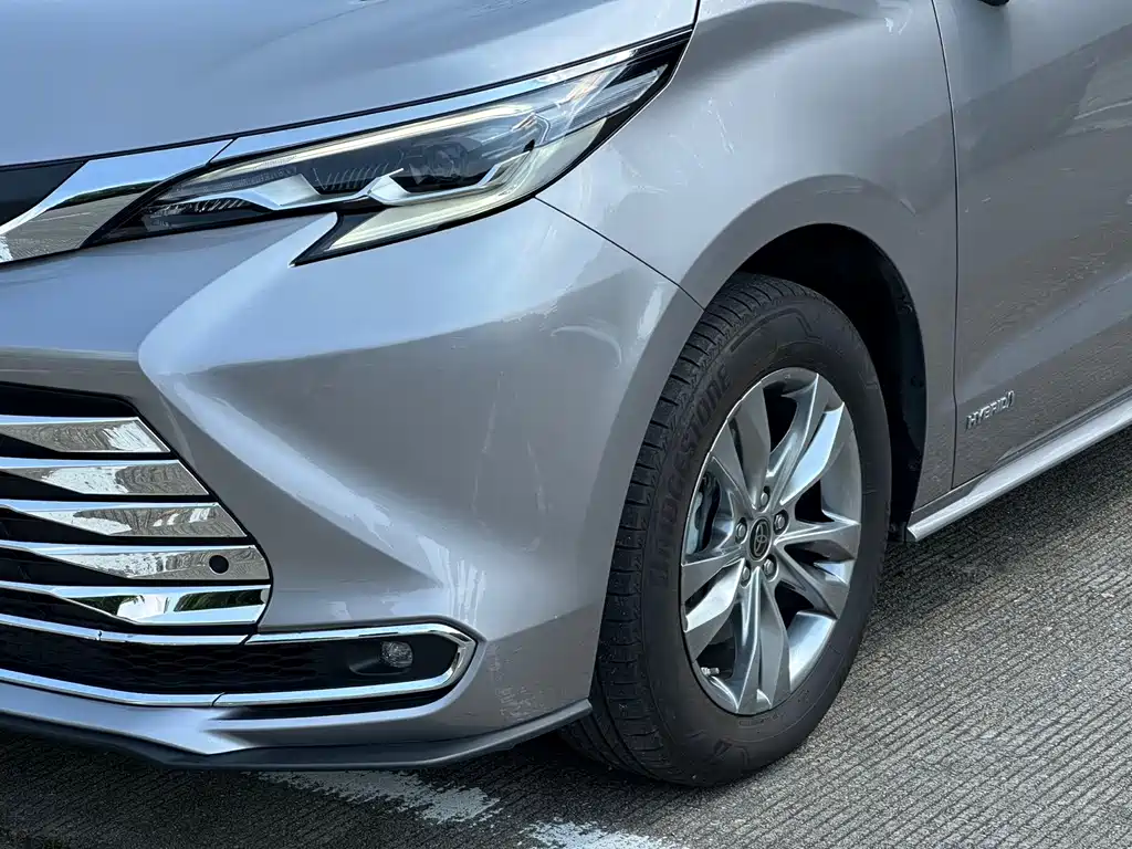 Toyota Sienna — миниатюра 7