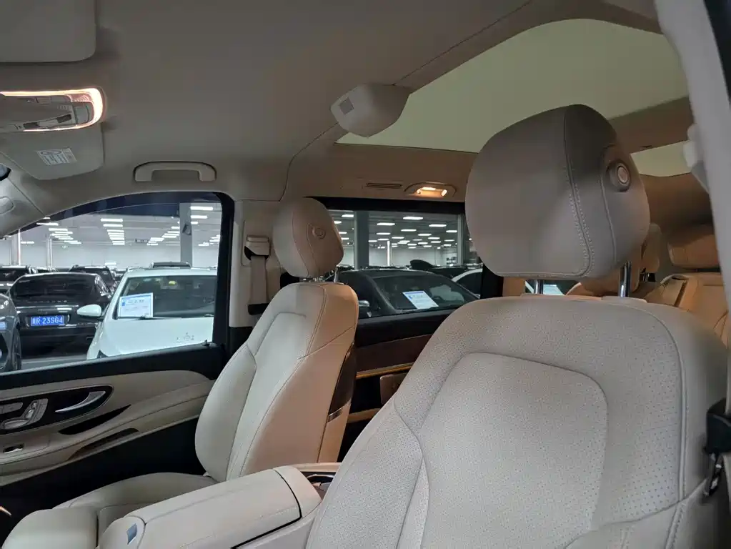 Mercedes-Benz V-Class — миниатюра 12