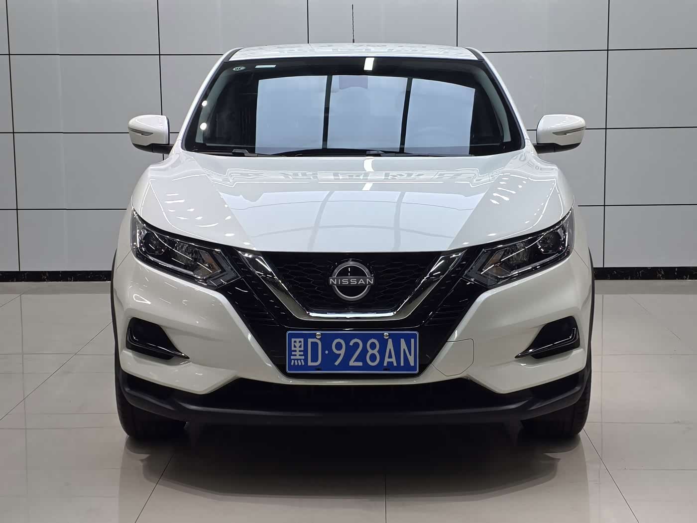 Nissan Qashqai 2.0 л 2023 г. Белый, пробег 25000 км